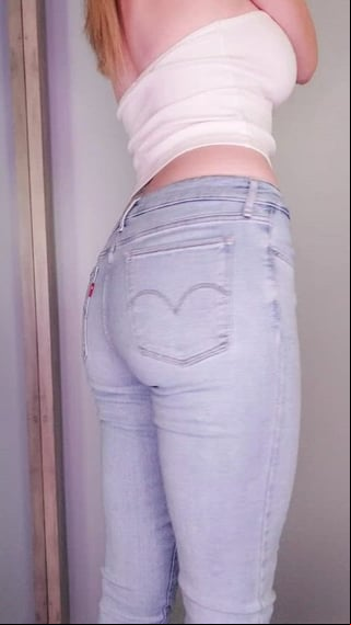 A little Milf wiggle for your Tuesday